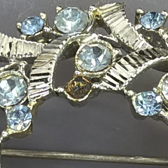 Vintage Signed Coro Blue Rhinestone Wreath Brooch Earring Set Silver Tone 1950s - Picture 8 of 16